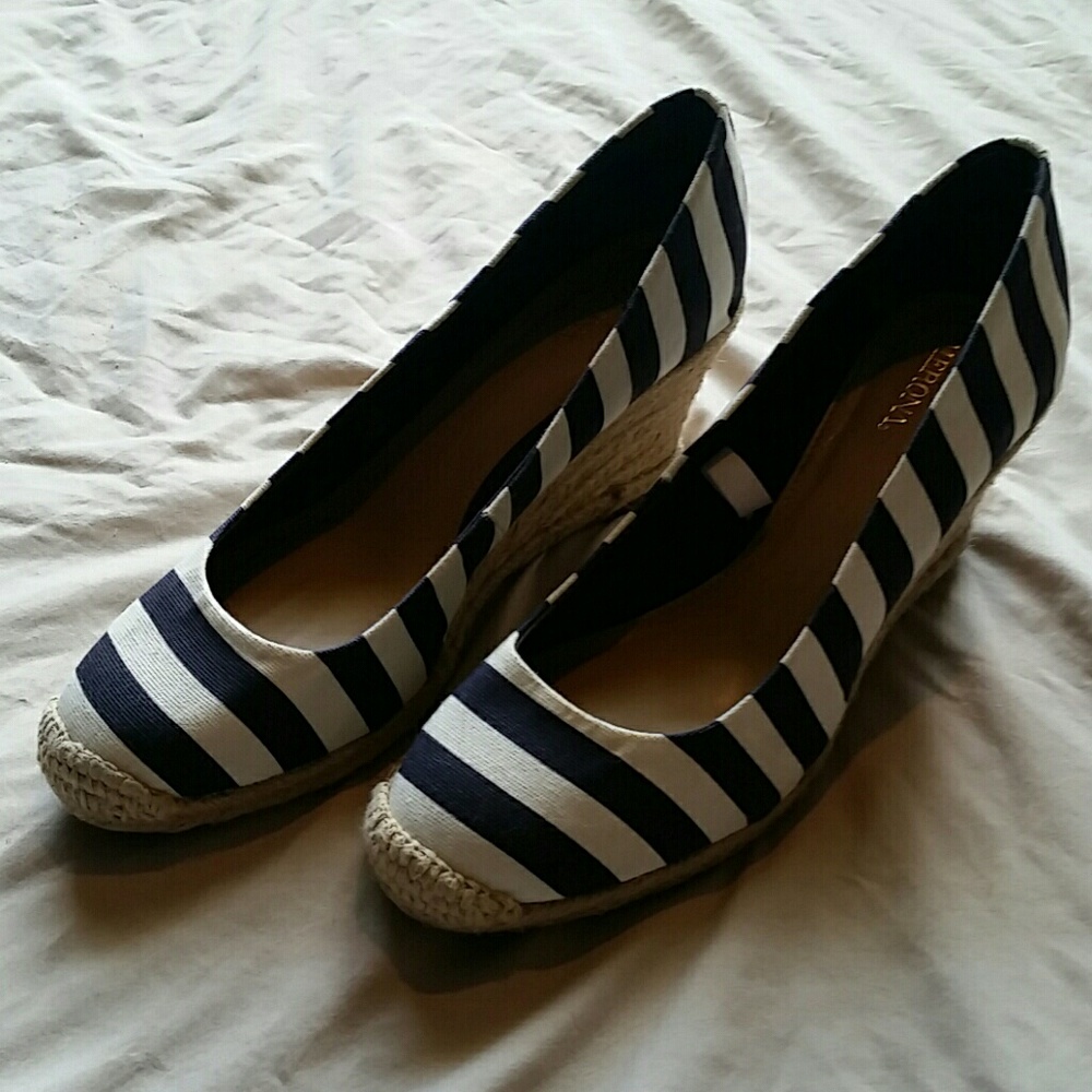 Heeled shoes